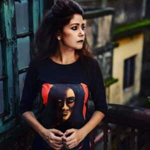 female customer in oikotaantees tshirt