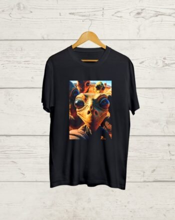 Buy Alien clicking Selfie T shirt