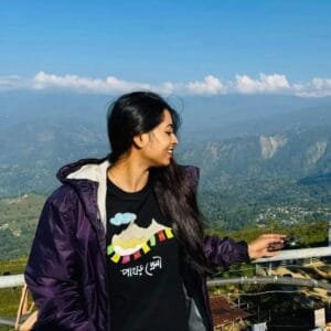 OikotaanTees Customer in Black T shirt
